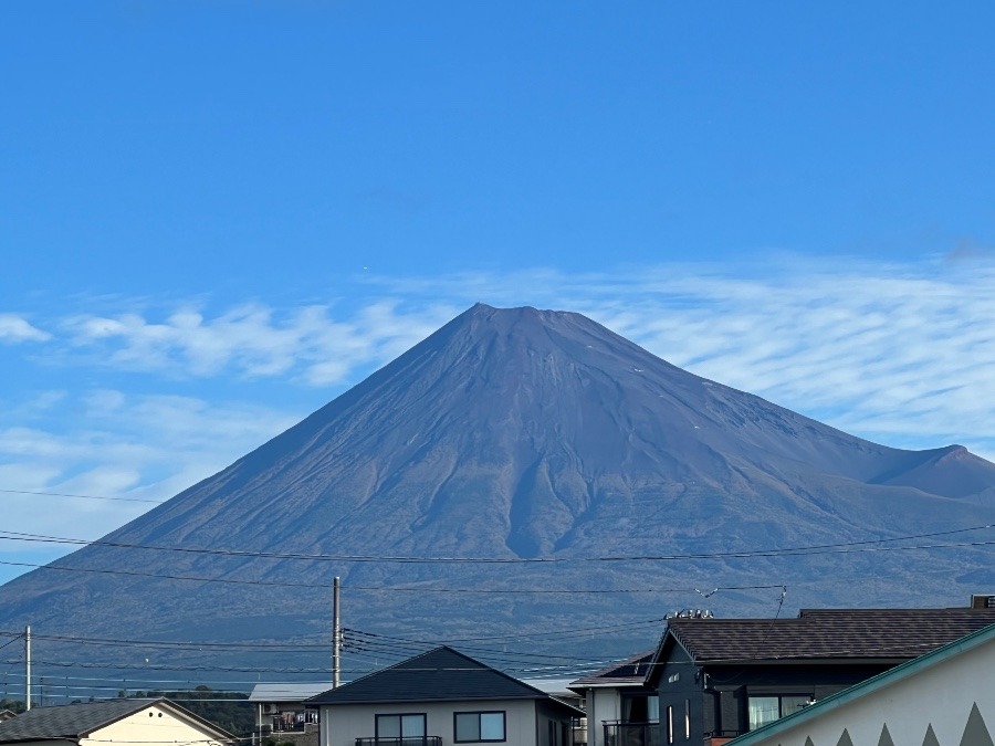 山肌まで鮮明に　富士山