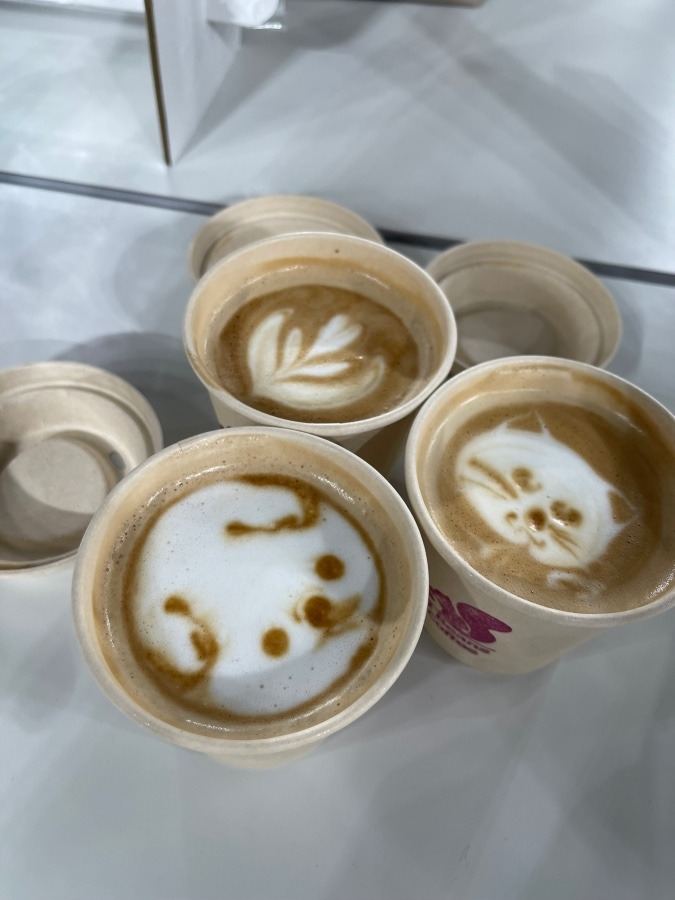 カフェラテ」犬の顔が広がった！