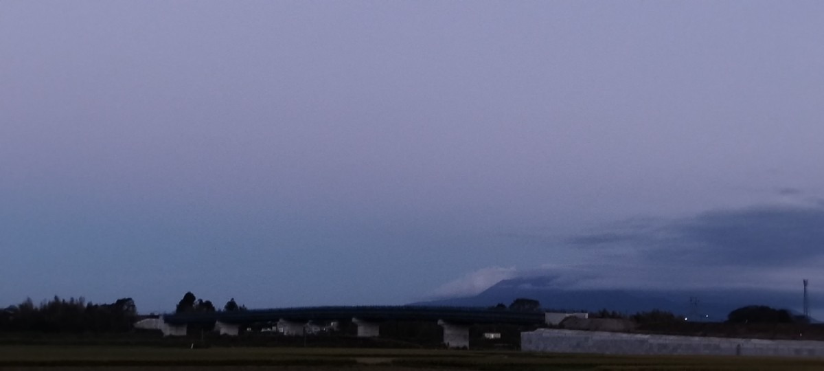 都城市（2022/10/21）今日の霧島😅↗️（西の空）