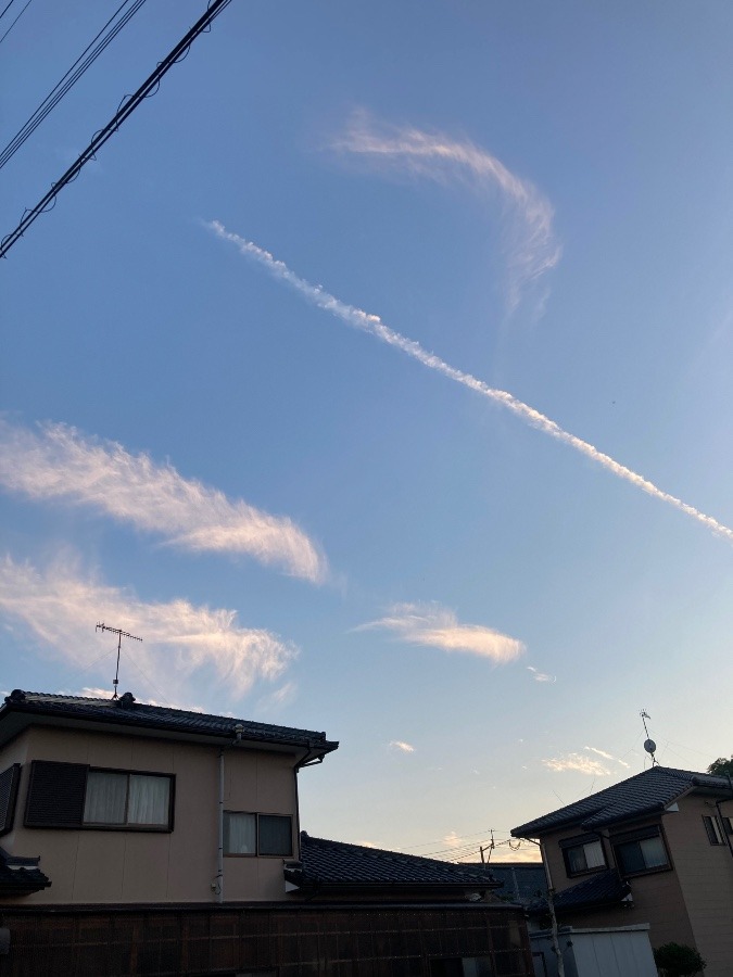 一日の終わりにまたまた、ひこうき雲‼️