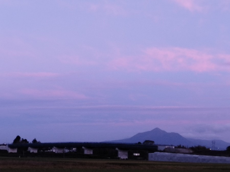 都城市（2022/10/11）今日の霧島(^.^)↗️（西の空）①