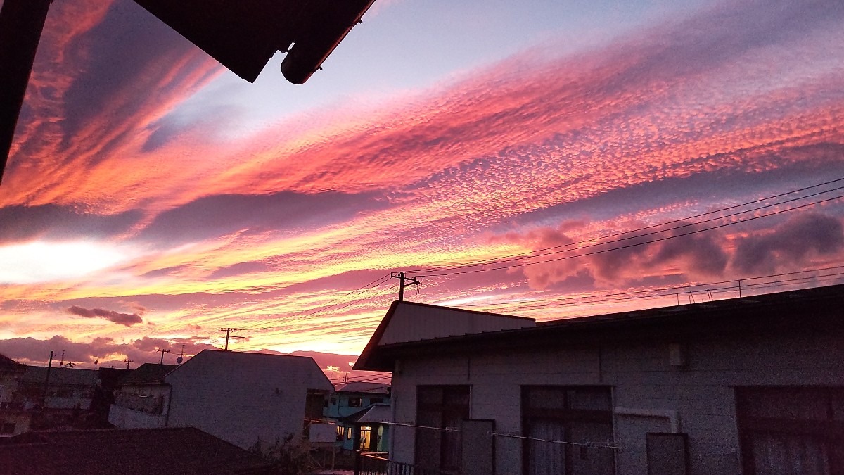 日没寸前の夕焼け❗️(1)