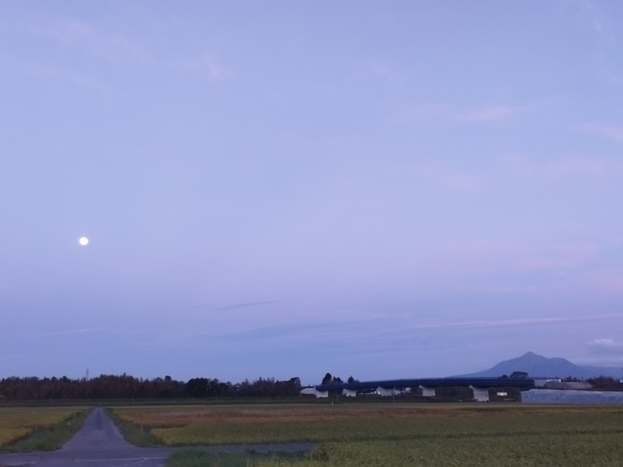 霧島山と満月🌕️(^.^)↗️