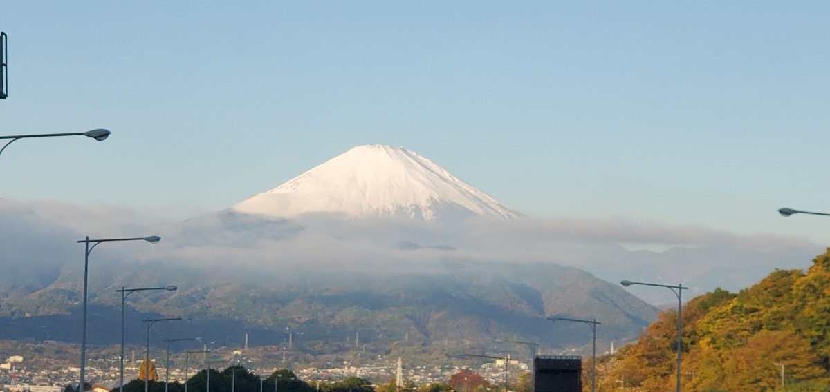 東名高速道路からの富士山①