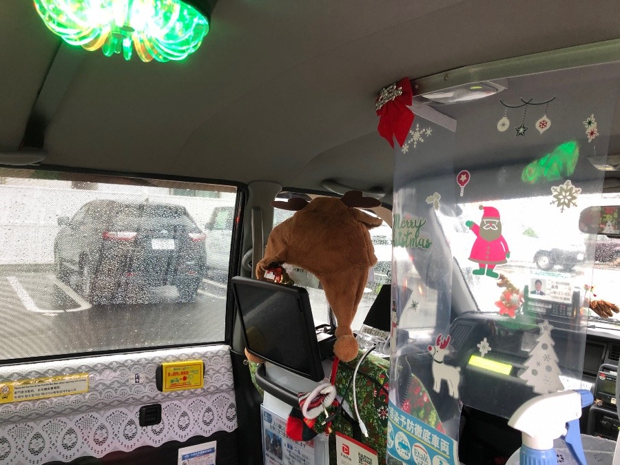 広島で一台のサンタ🎅タクシーの内部