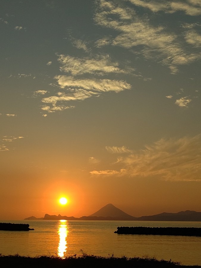 開聞岳の夕焼け🌇離れて行く…