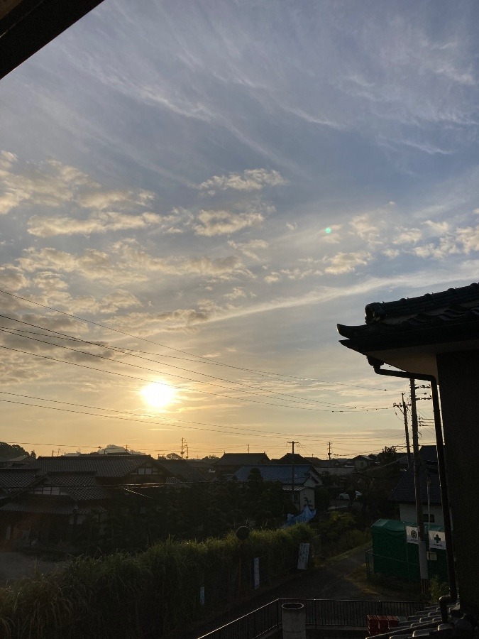 朝陽とひこうき雲‼️