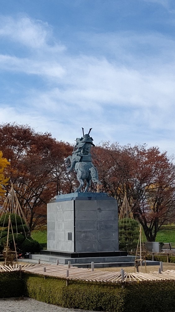 最上義光騎像の雪吊り🏯