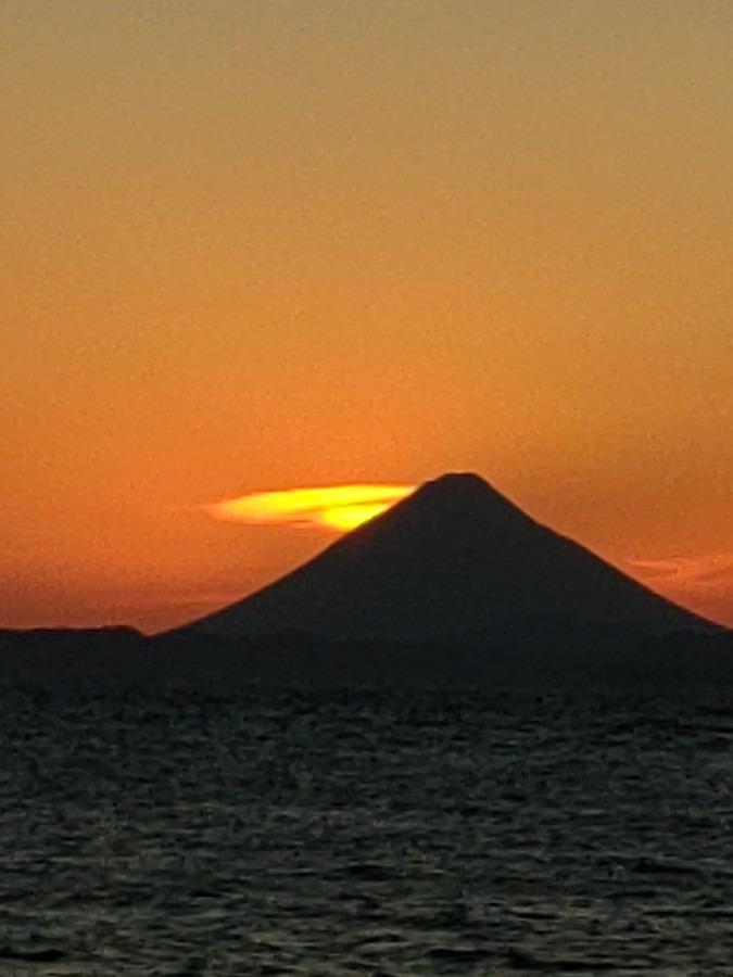 開聞岳の夕焼け🌇UFO?