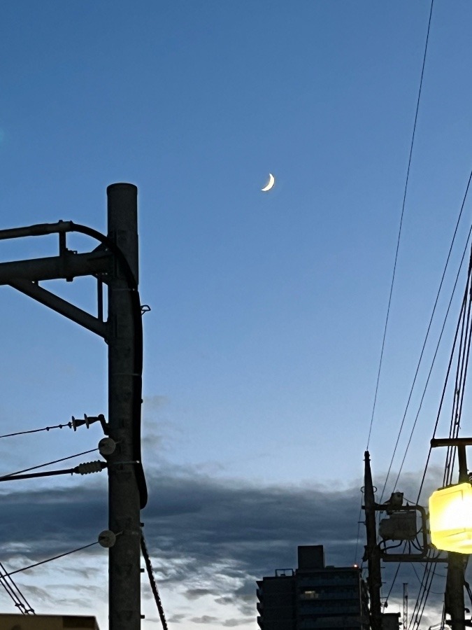 三日月の空