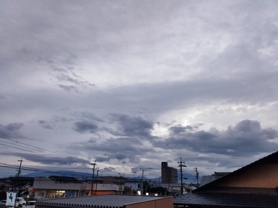 都城市（2022/11/2）今朝も曇り空です😓↘️（東の空）