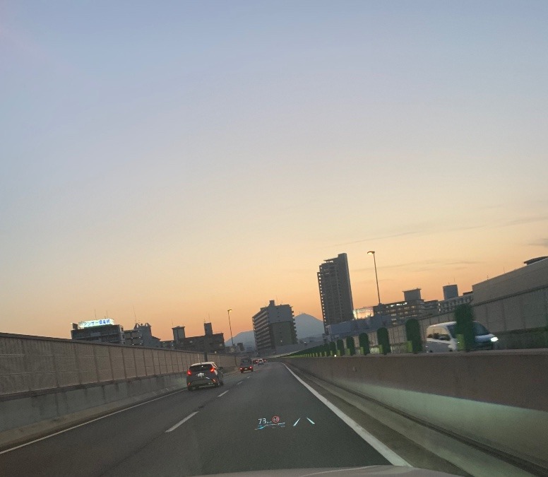 陽が沈む🌆　今日もお疲れ様でした🚗