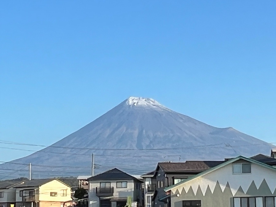 富士山頂に雪