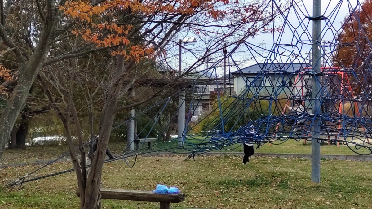 七北田公園で遊ぶ、子供達。