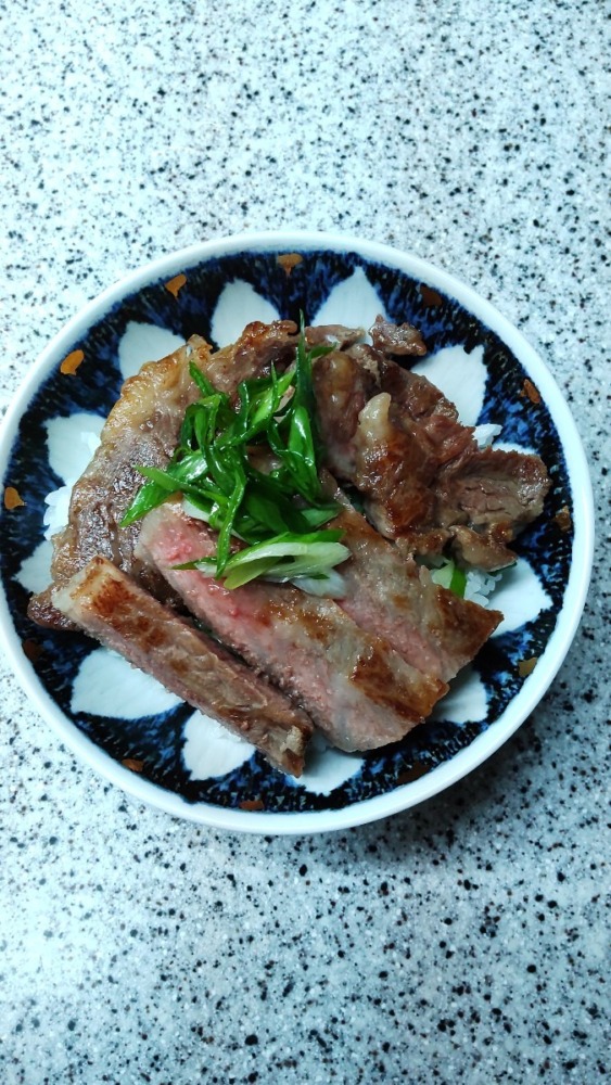 ねぎ塩ステーキ丼