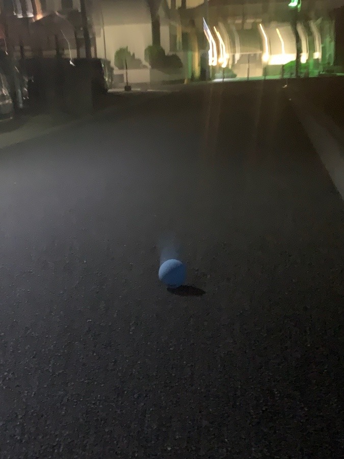 不気味…真夜中の路上