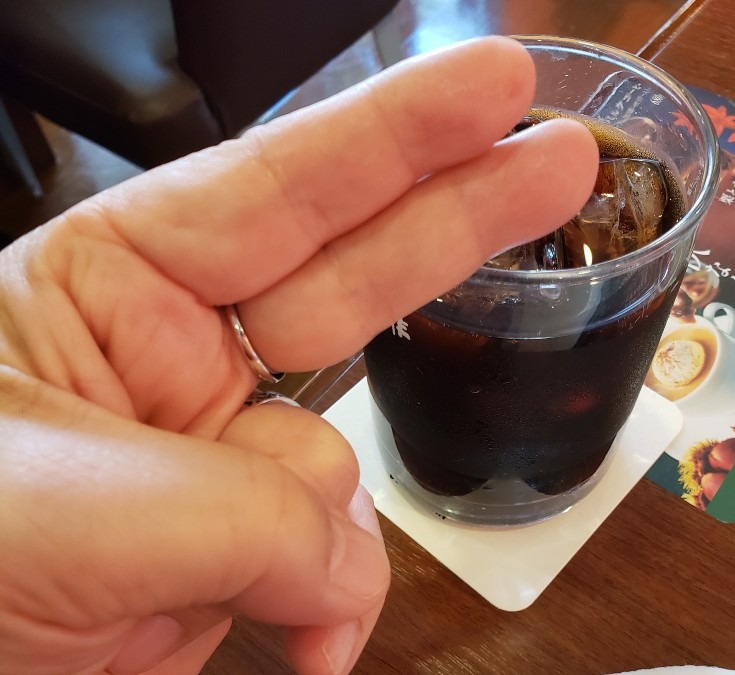 珈琲館でピース乾杯