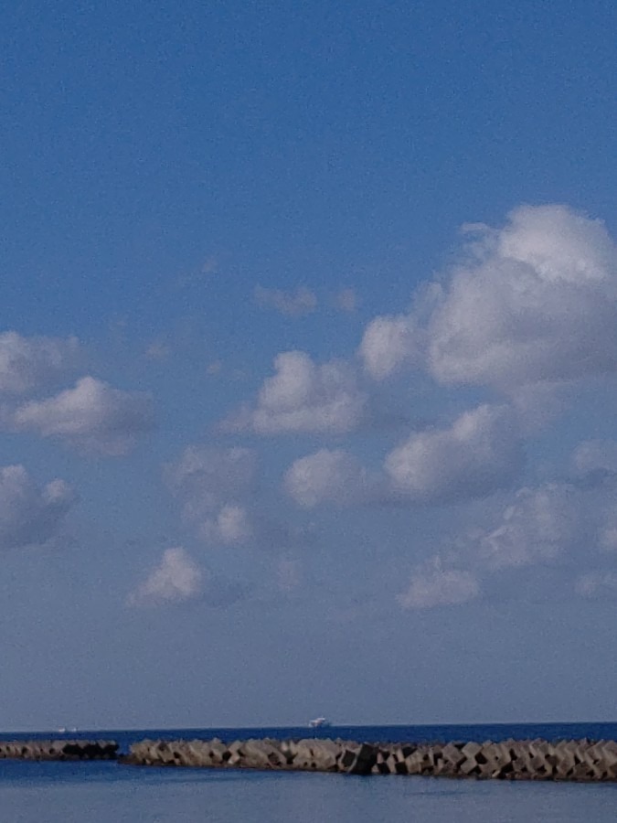 雲の下に⛴️🛥️