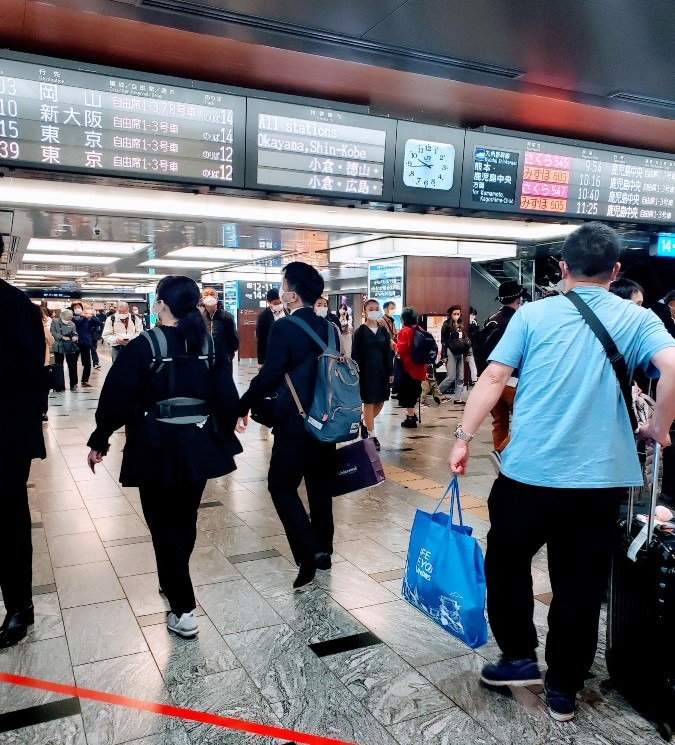 博多駅新幹線改札口抜けて