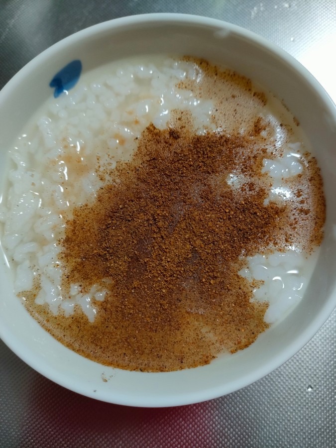 おかゆの上には梅塩と玄米コーヒー