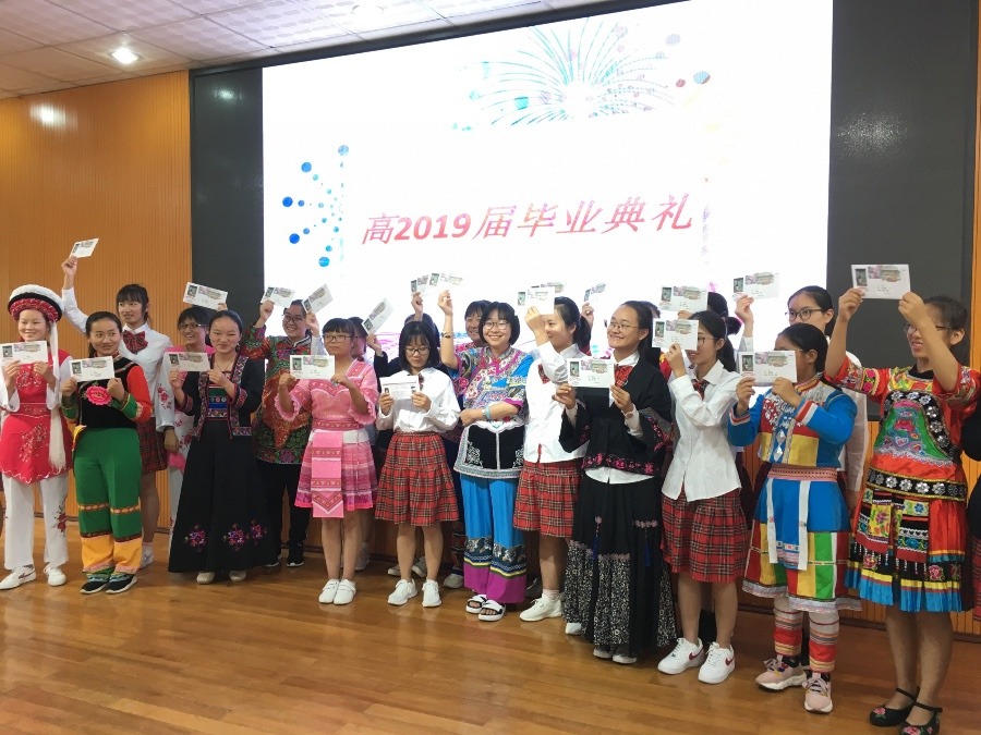 雲南省　春蕾クラスの卒業式参列