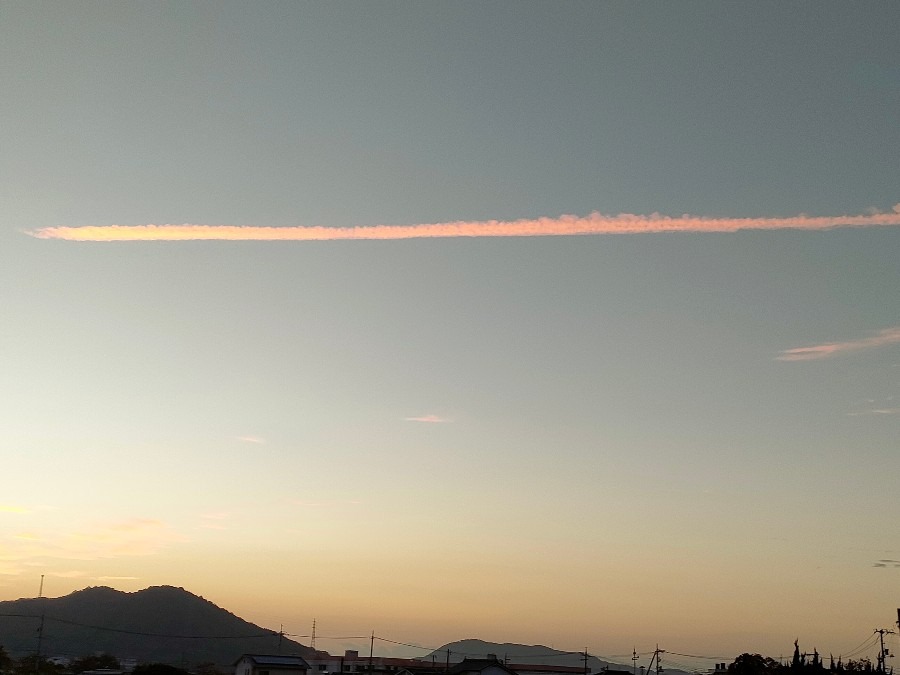 ピンク飛行機雲
