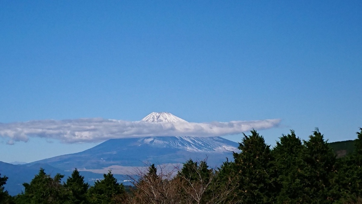 富士山寒いのかな　マフラー🧣をした富士山山🏔