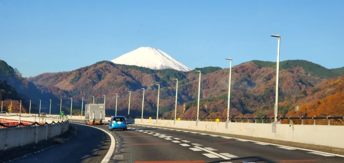 東名高速道路からの富士山②