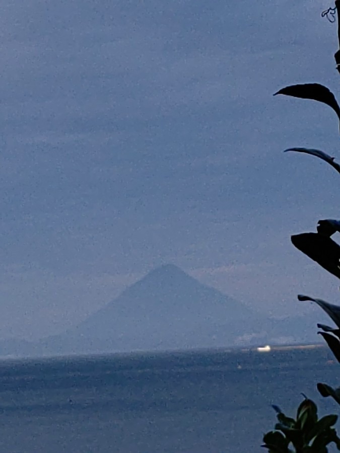 朝の開聞岳☁️☁️