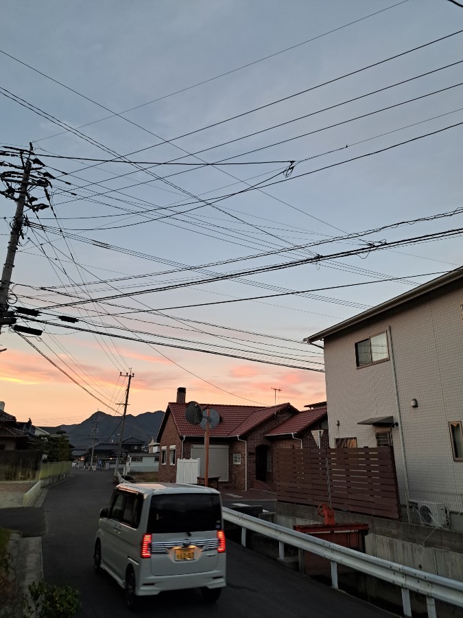 北空の雲を　ピンクに