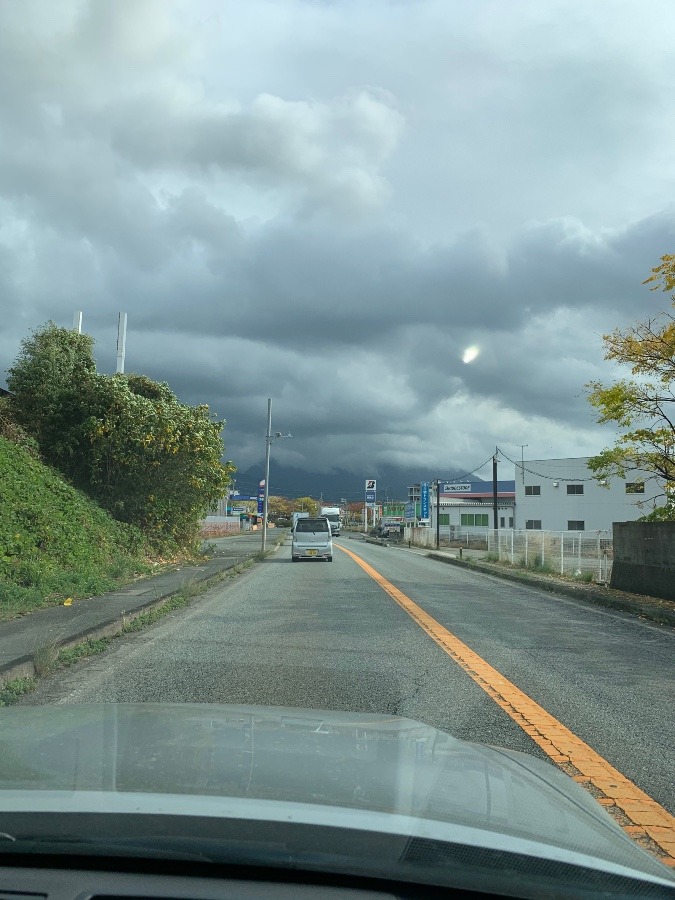 やっぱり曇り空の勝ち☁️☀️❗️