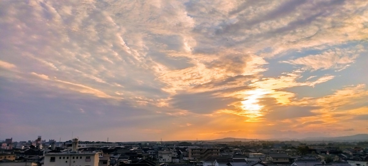 都城市（2022/11/30）なんとか夕焼け😊↗️（西の空）