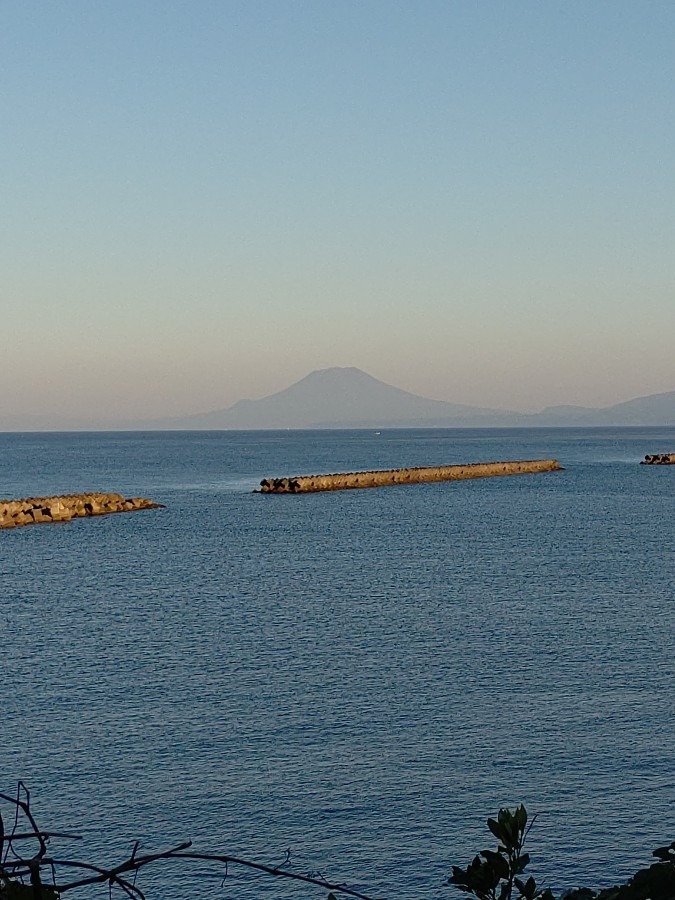 今朝の桜島🌋霞んでる～