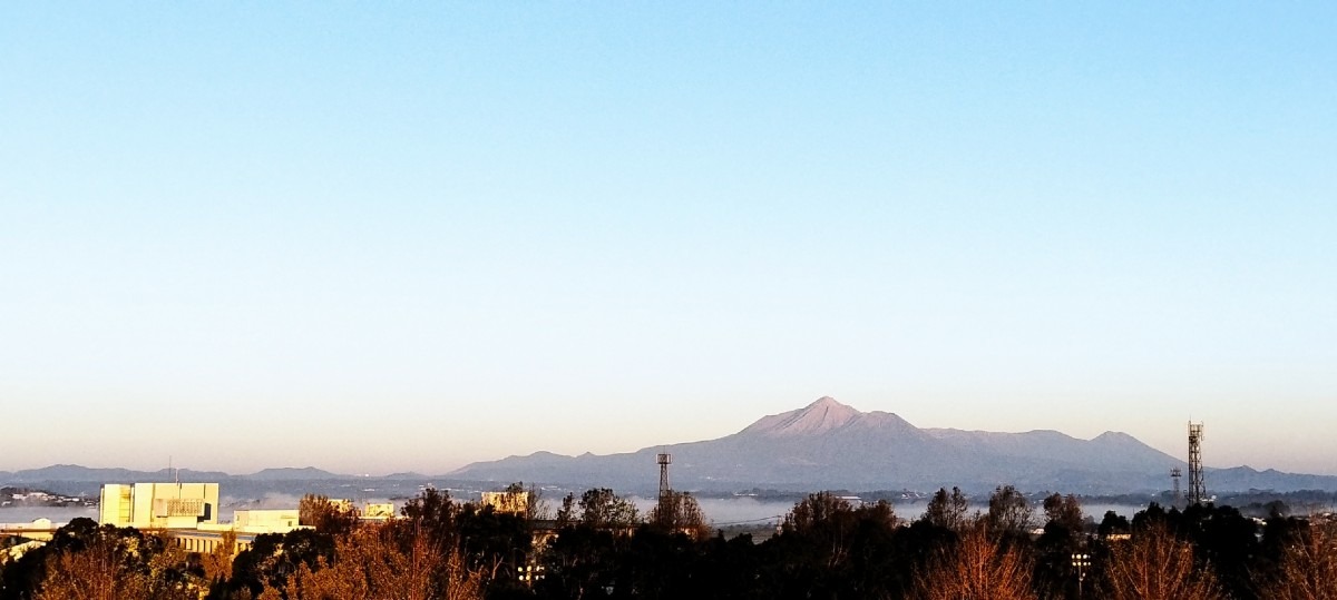 都城市（2022/11/16）今日の霧島😊↗️（西の空）