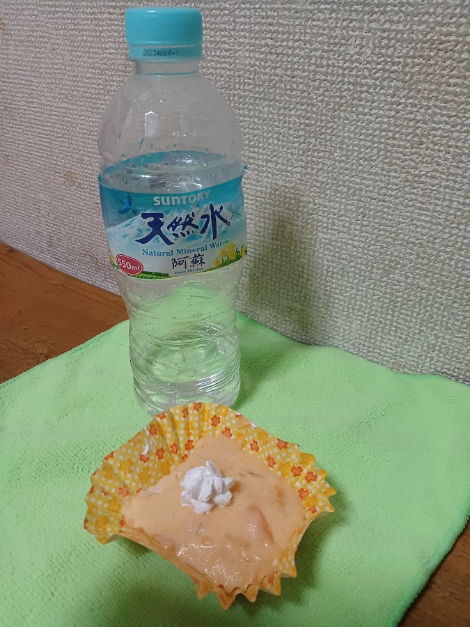 水素水と一緒に…(^○^)•*¨*•.¸¸☆柿のおやつ