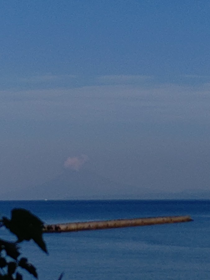 今朝の桜島🌋霞んでる～