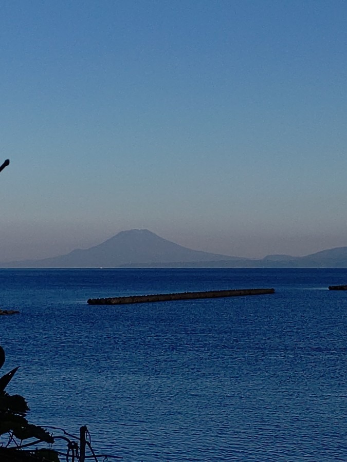 今朝の桜島🌋霞んでいる！