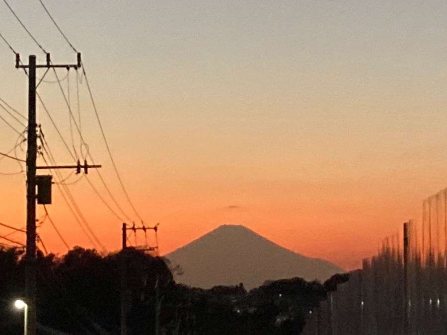 赤く染まる富士山✨