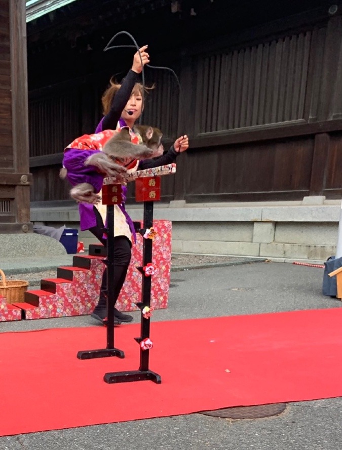 宮地嶽神社境内⛩さる吉の曲芸🐒🙉🐵