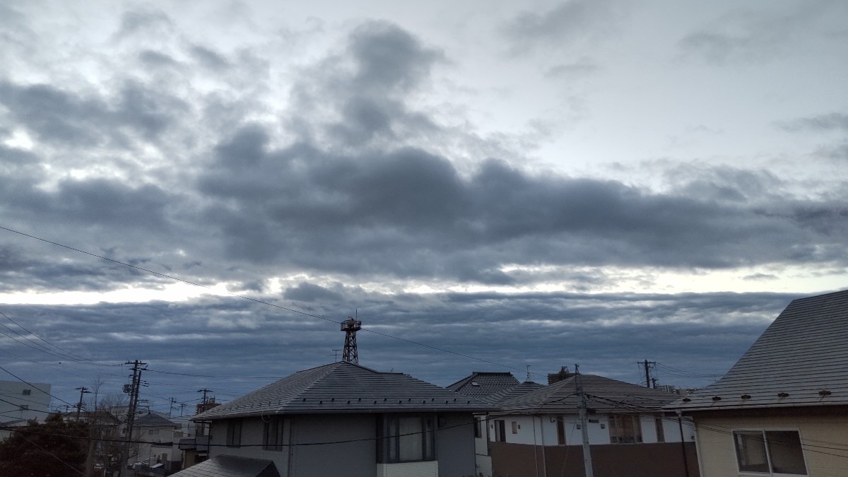 今朝(6:30)の空。寒い朝です。