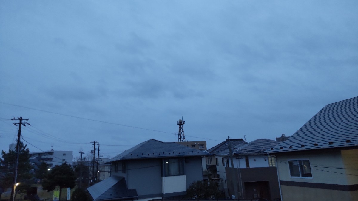 今朝の雨の空です。