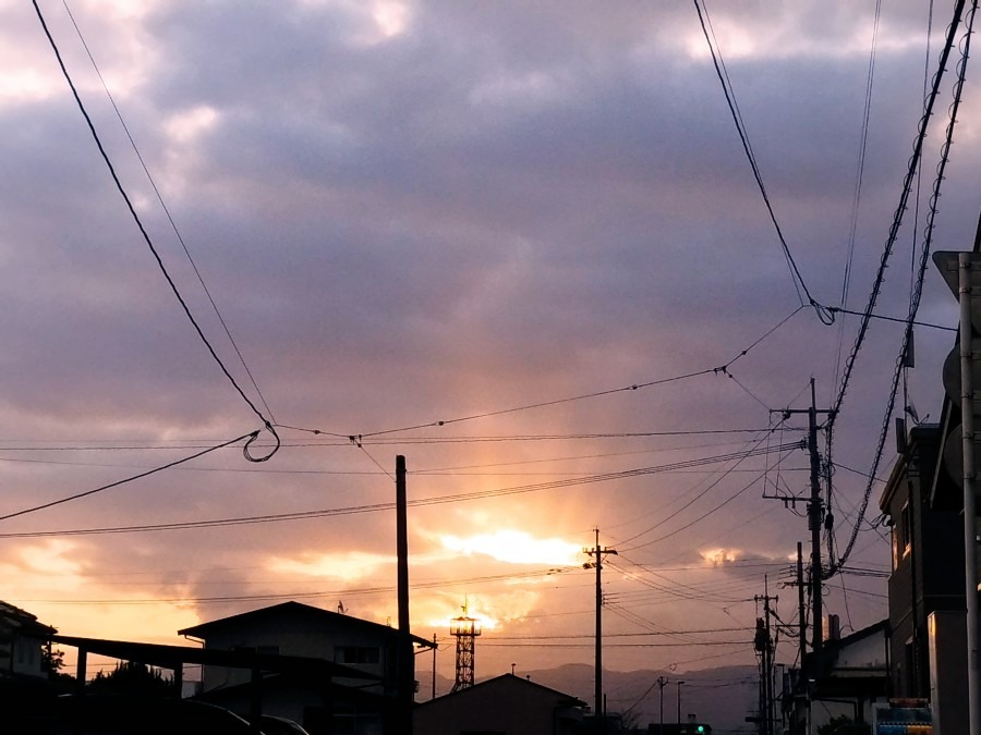 都城市（2022/12/14）今朝は曇り？😅（東の空）①