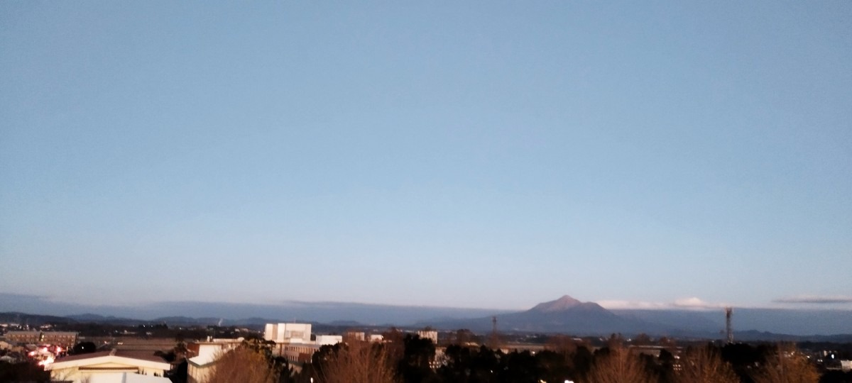 都城市（2022/12/15）今日の霧島😌↗️（西の空）