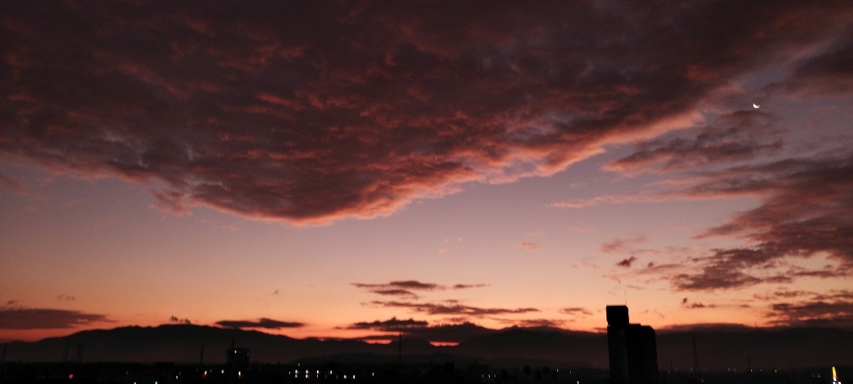 都城市（2022/12/21）今朝の朝焼け😊！（東の空）①