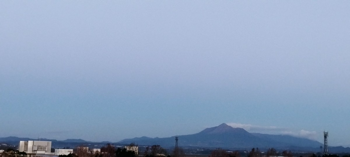 都城市（2022/12/13）今日の霧島😌↗️（西の空）