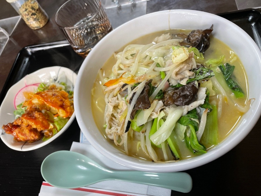 会社の傍の定食屋さん🍥