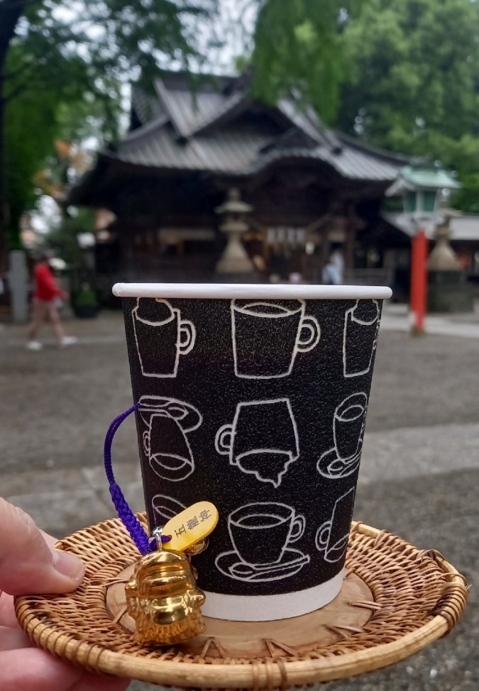 神社でチャイ