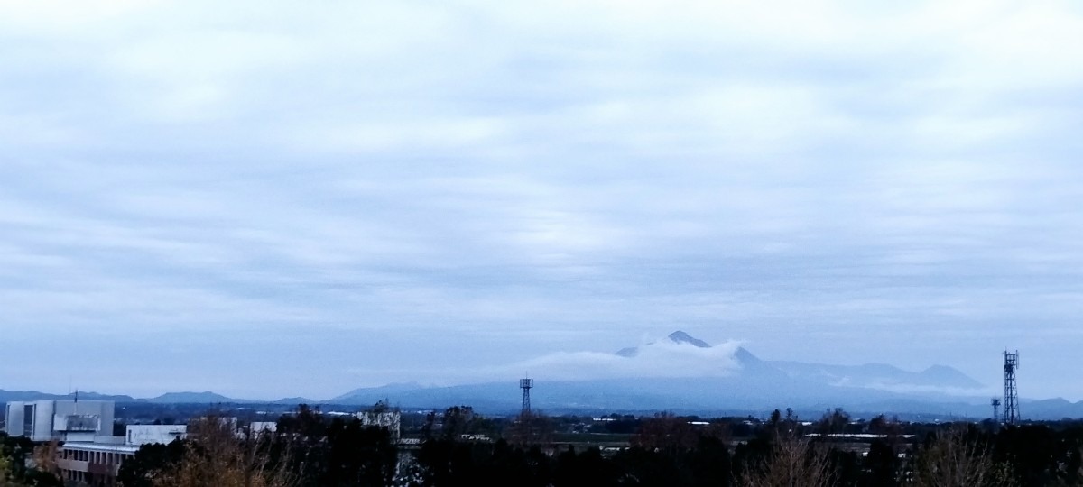 都城市（2022/12/1）今日の霧島😌↗️（西の空）