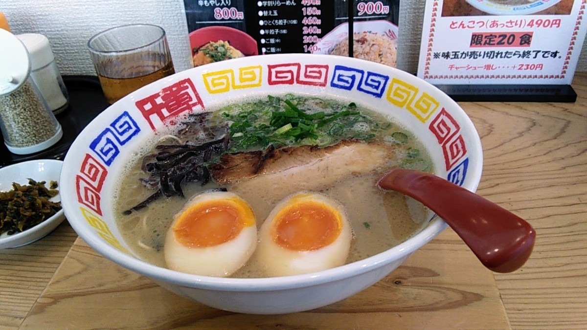 先週の木曜は、久々に屋外作業。昼食は。とんこつラーメン。こちらも久々。