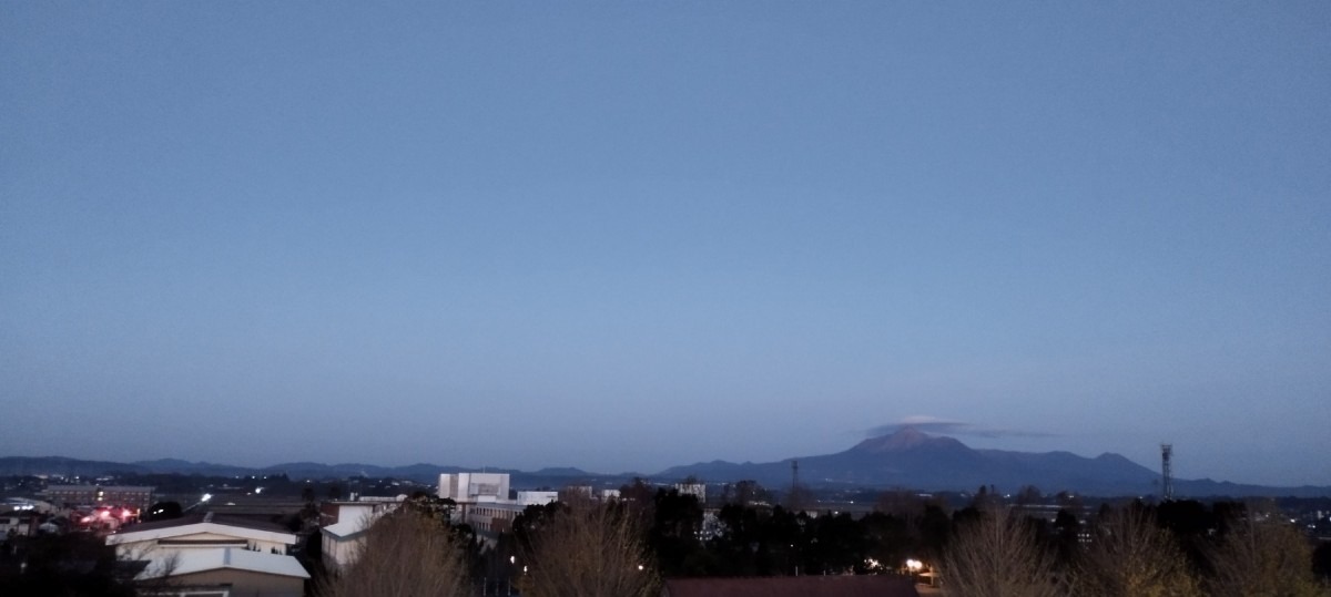 都城市（2022/12/12）今日の霧島😌↗️（西の空）